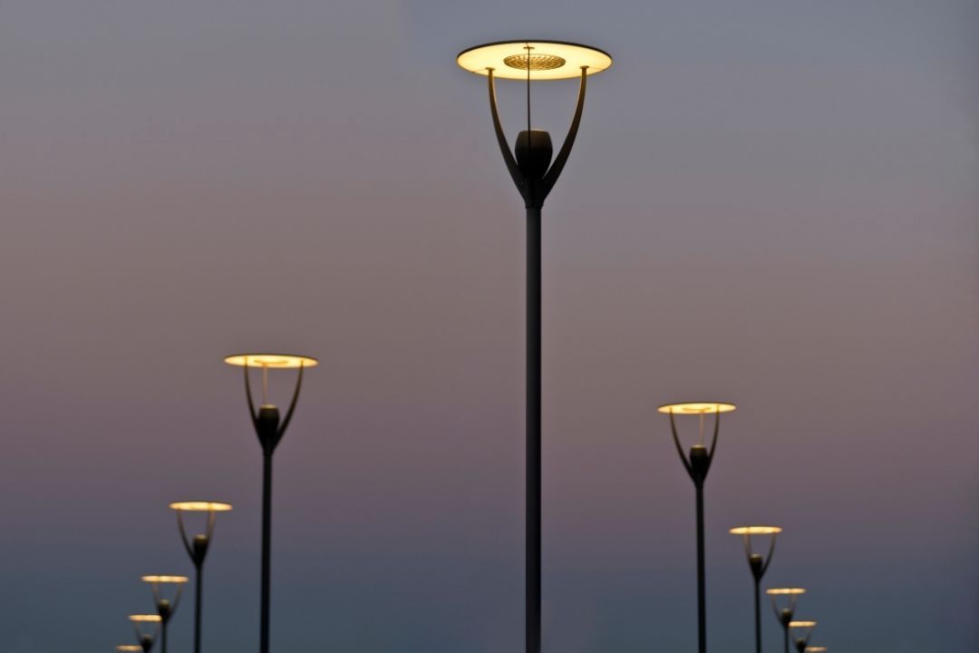 lampy-w-parku Jasne lampy ogrodowe