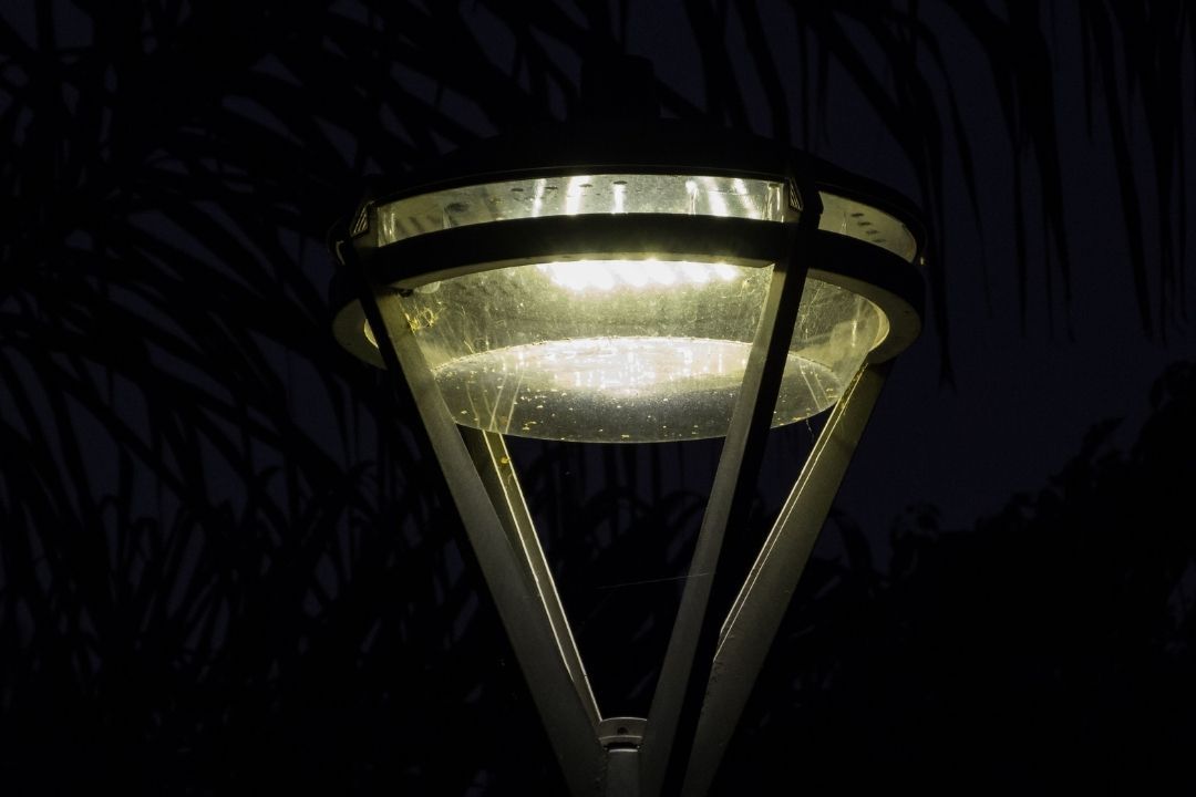 nowoczesna-lampa-parkowa Designerska lampa ogrodowa