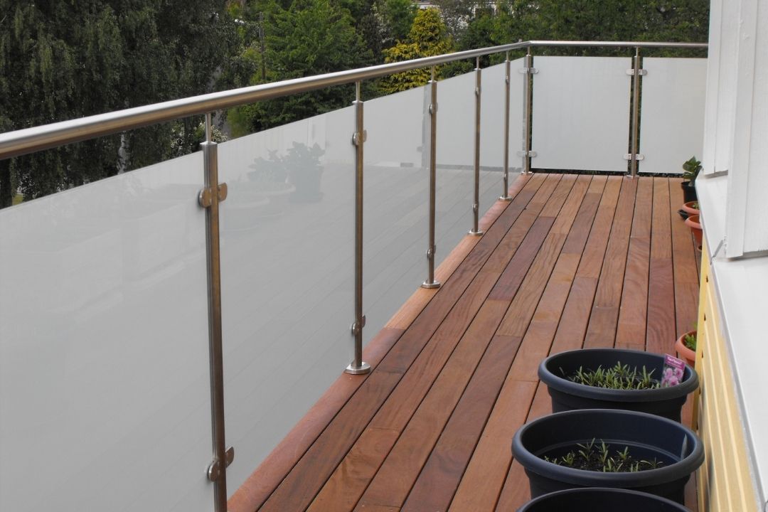 szklana-balustrada-balkonowa Balkon ze szkłem