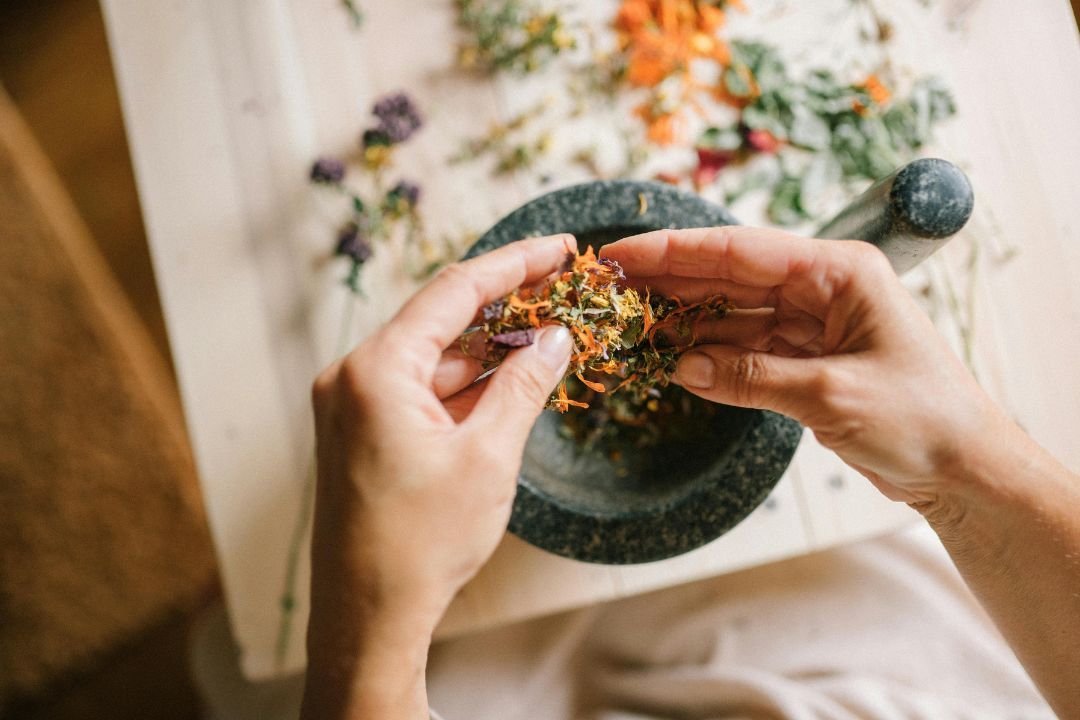 Łączenie aromatycznych ziół