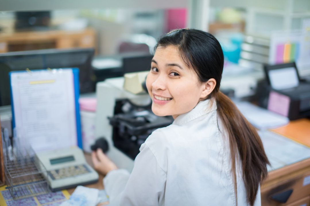 praca-w-laboratorium Badania w pracowni analitycznej